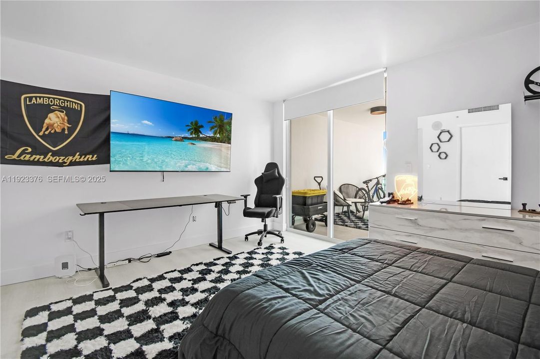 合同活跃: $1,475,000 (3 贝兹, 3 浴室, 2189 平方英尺)