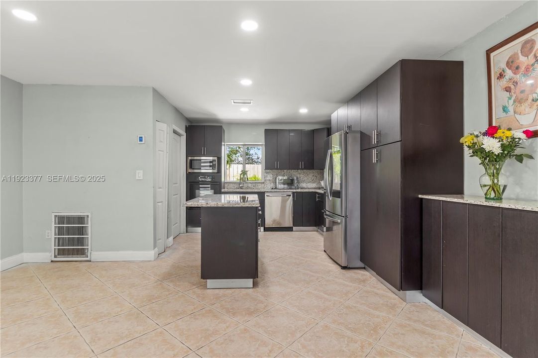 En Renta: $4,000 (4 camas, 2 baños, 2232 Pies cuadrados)