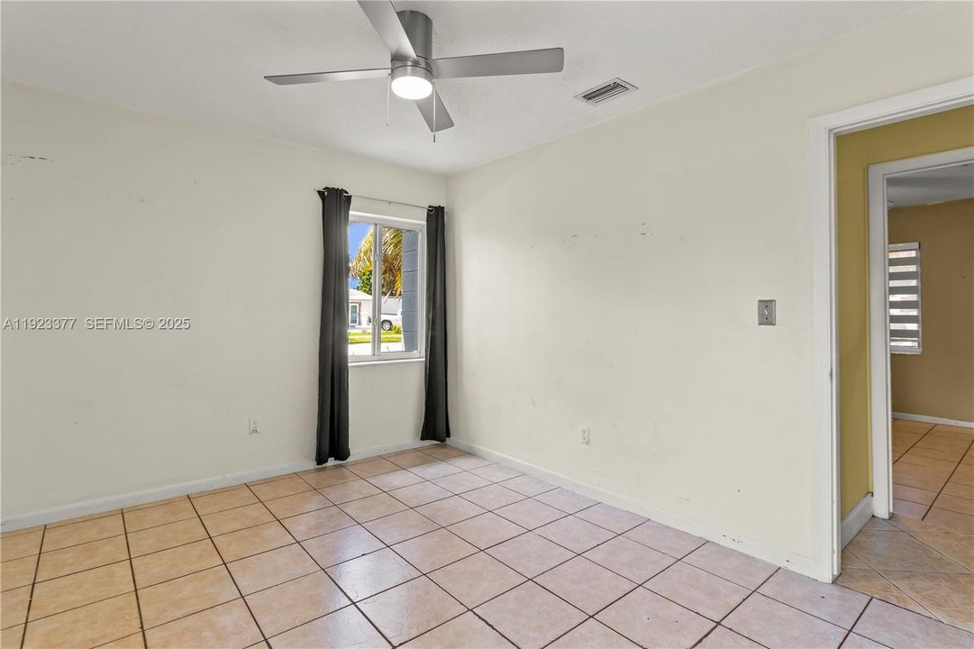 En Renta: $4,000 (4 camas, 2 baños, 2232 Pies cuadrados)