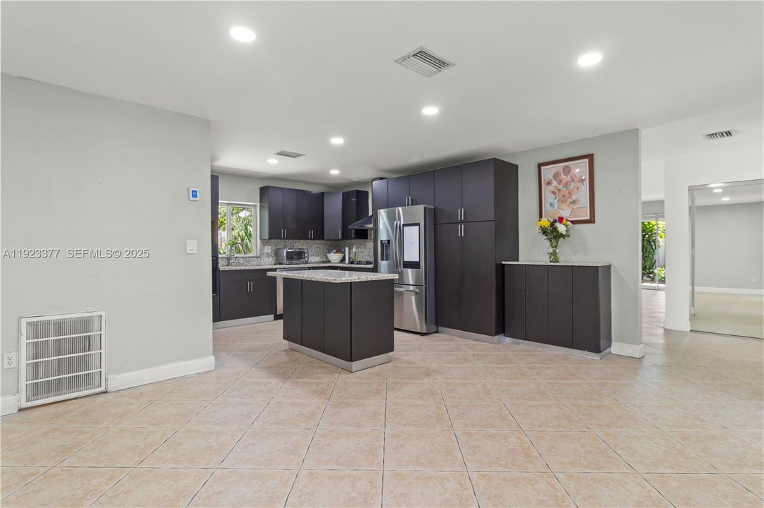 En Renta: $4,000 (4 camas, 2 baños, 2232 Pies cuadrados)