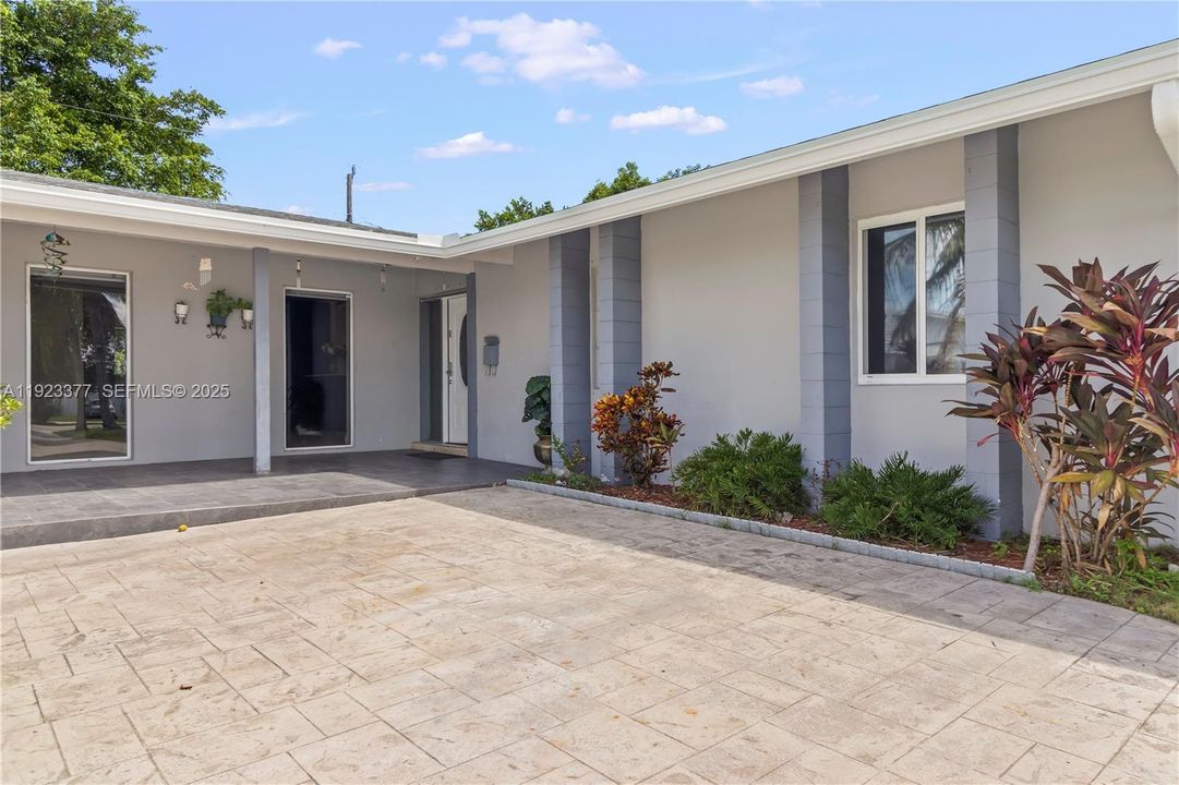 En Renta: $4,000 (4 camas, 2 baños, 2232 Pies cuadrados)