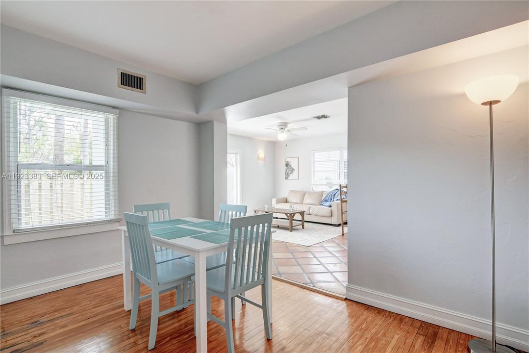 Под контрактом: $2,000 (1 спален, 1 ванн, 851 Квадратных фут)