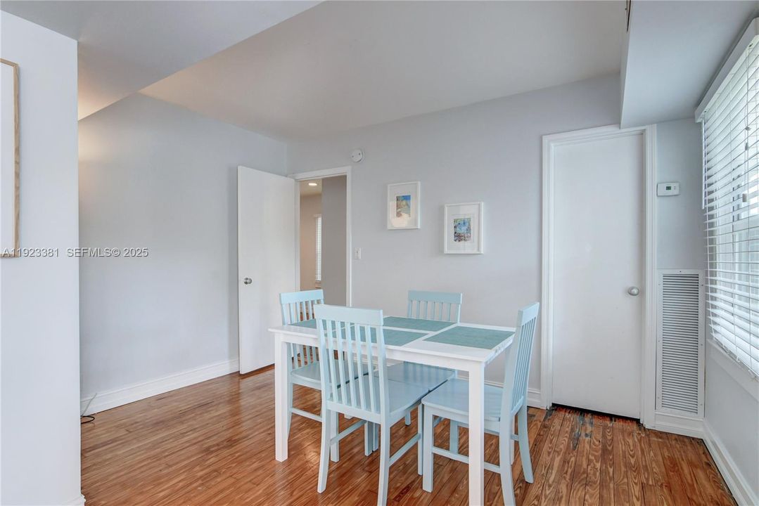 Под контрактом: $2,000 (1 спален, 1 ванн, 851 Квадратных фут)