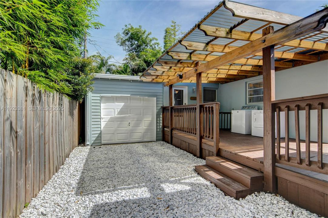 Под контрактом: $2,000 (1 спален, 1 ванн, 851 Квадратных фут)