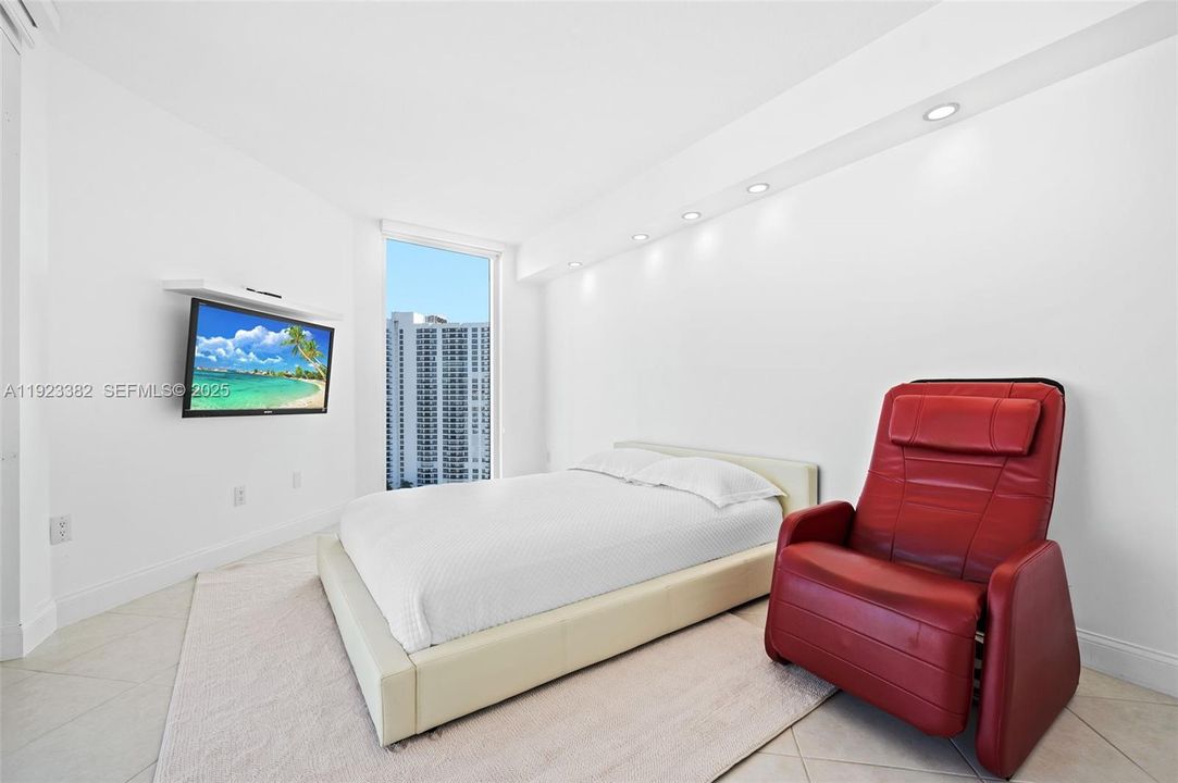 For Sale: $749,000 (2 beds, 2 baths, 1610 Square Feet)