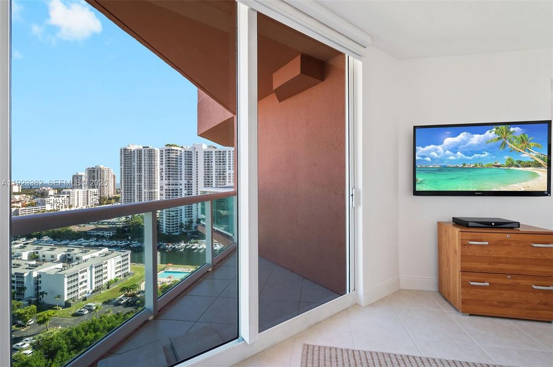 For Sale: $749,000 (2 beds, 2 baths, 1610 Square Feet)