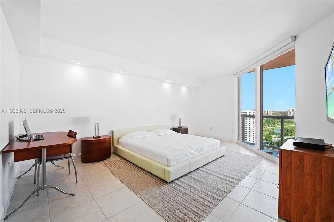 For Sale: $749,000 (2 beds, 2 baths, 1610 Square Feet)