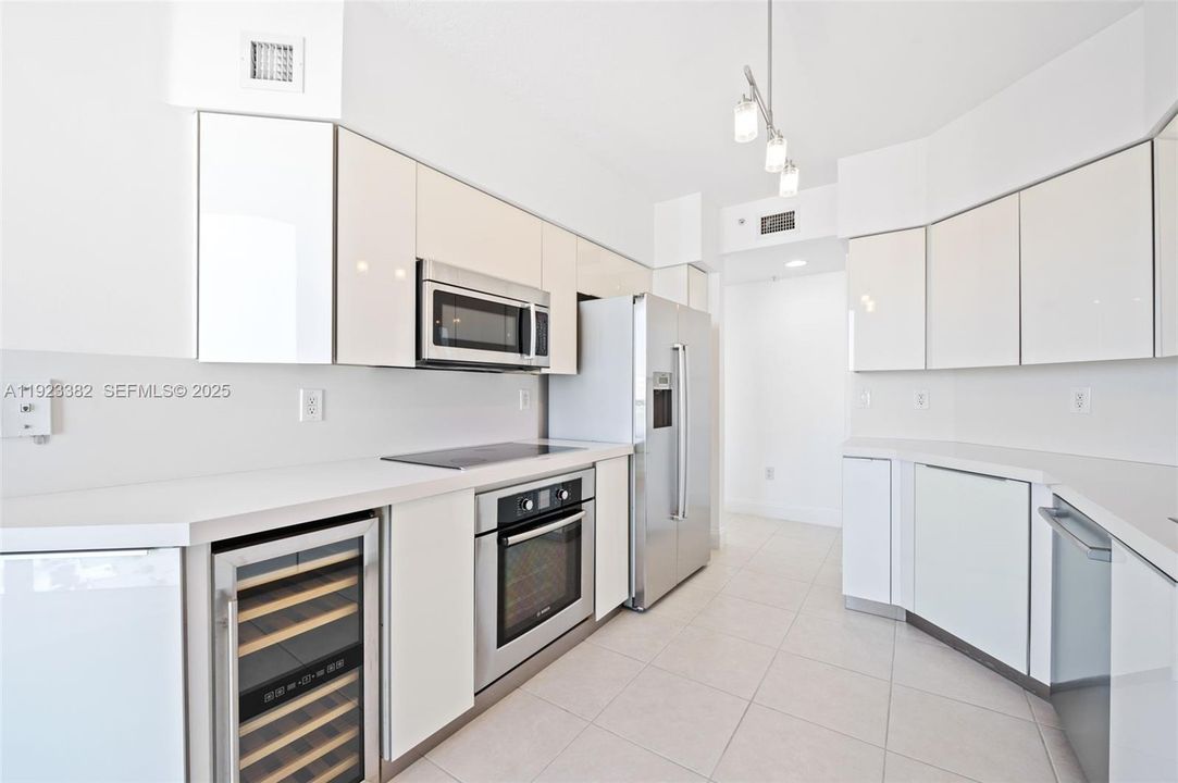 For Sale: $749,000 (2 beds, 2 baths, 1610 Square Feet)