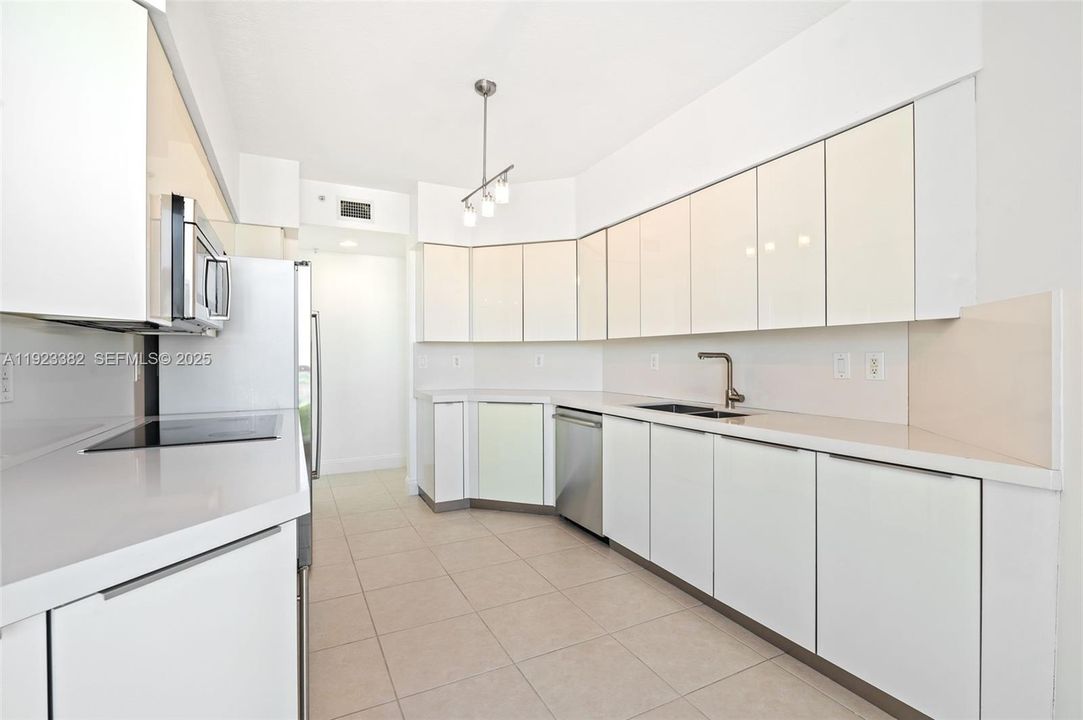 For Sale: $749,000 (2 beds, 2 baths, 1610 Square Feet)