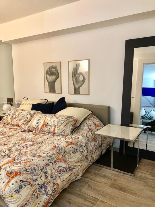 For Sale: $985,000 (2 beds, 3 baths, 1151 Square Feet)