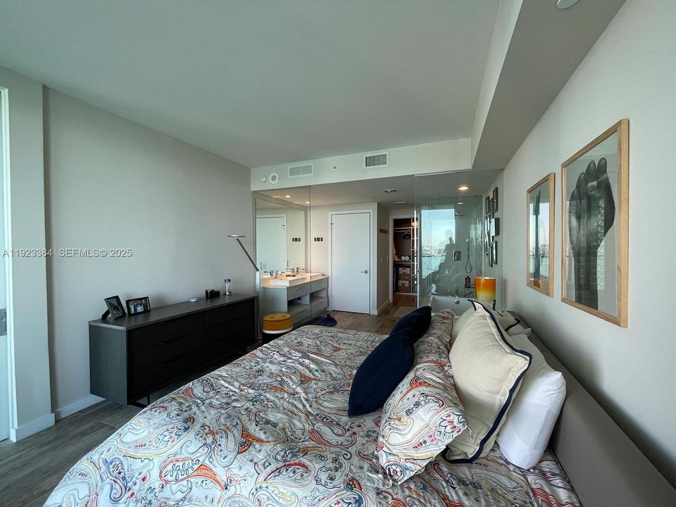 For Sale: $985,000 (2 beds, 3 baths, 1151 Square Feet)