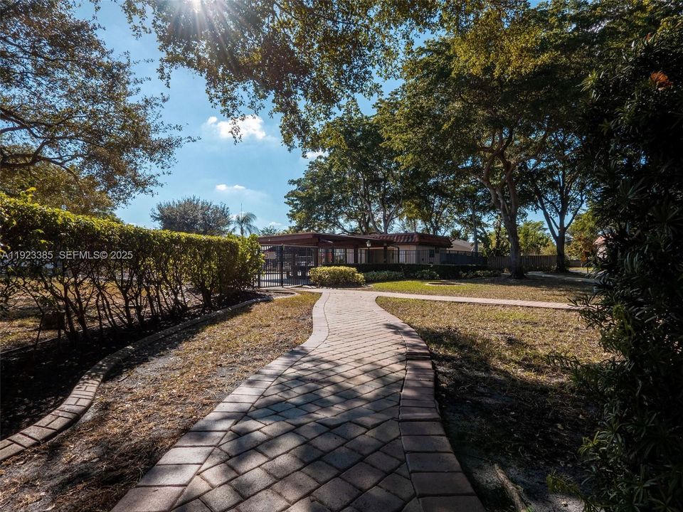 待售: $285,000 (2 贝兹, 2 浴室, 800 平方英尺)