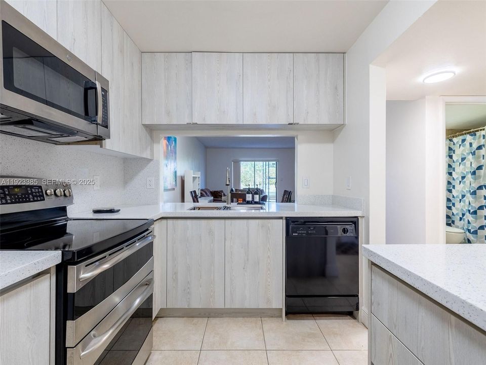 待售: $285,000 (2 贝兹, 2 浴室, 800 平方英尺)