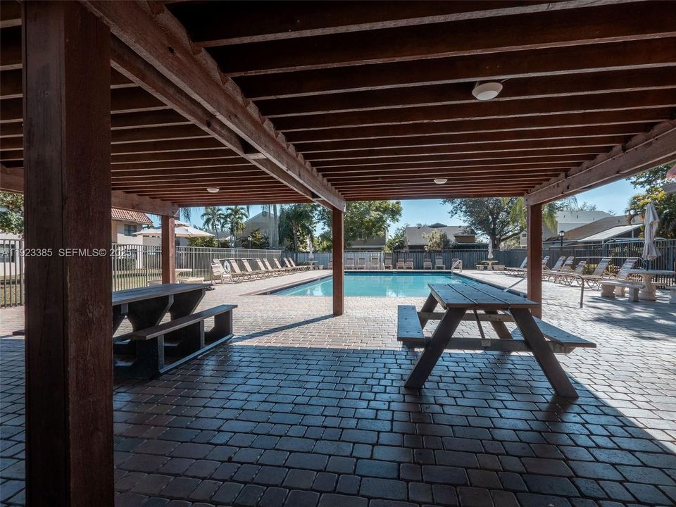 待售: $285,000 (2 贝兹, 2 浴室, 800 平方英尺)