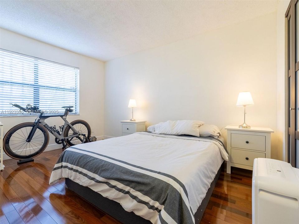 待售: $285,000 (2 贝兹, 2 浴室, 800 平方英尺)