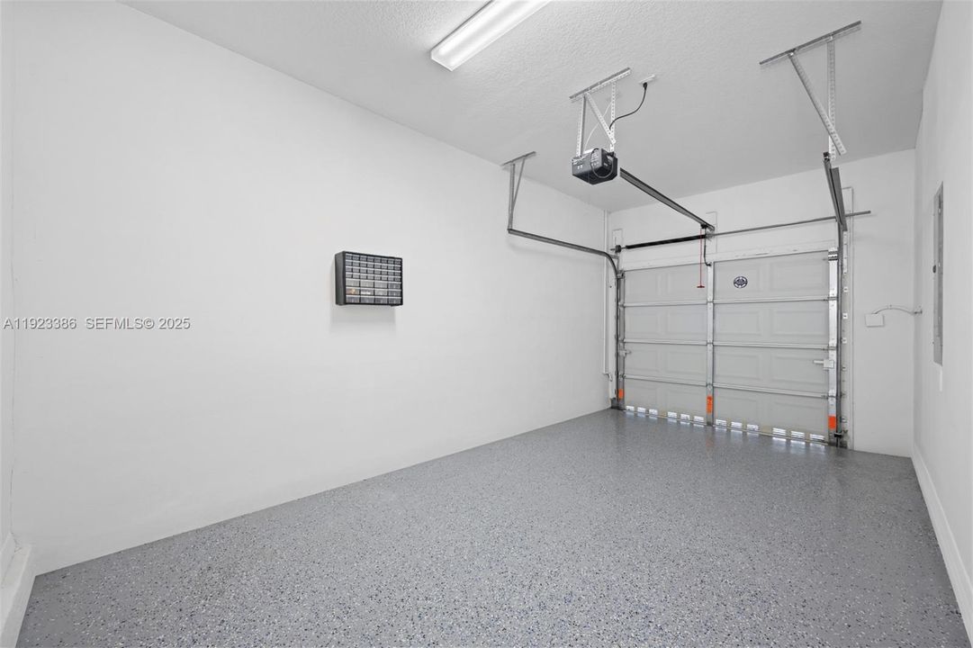 待售: $825,000 (4 贝兹, 2 浴室, 2156 平方英尺)