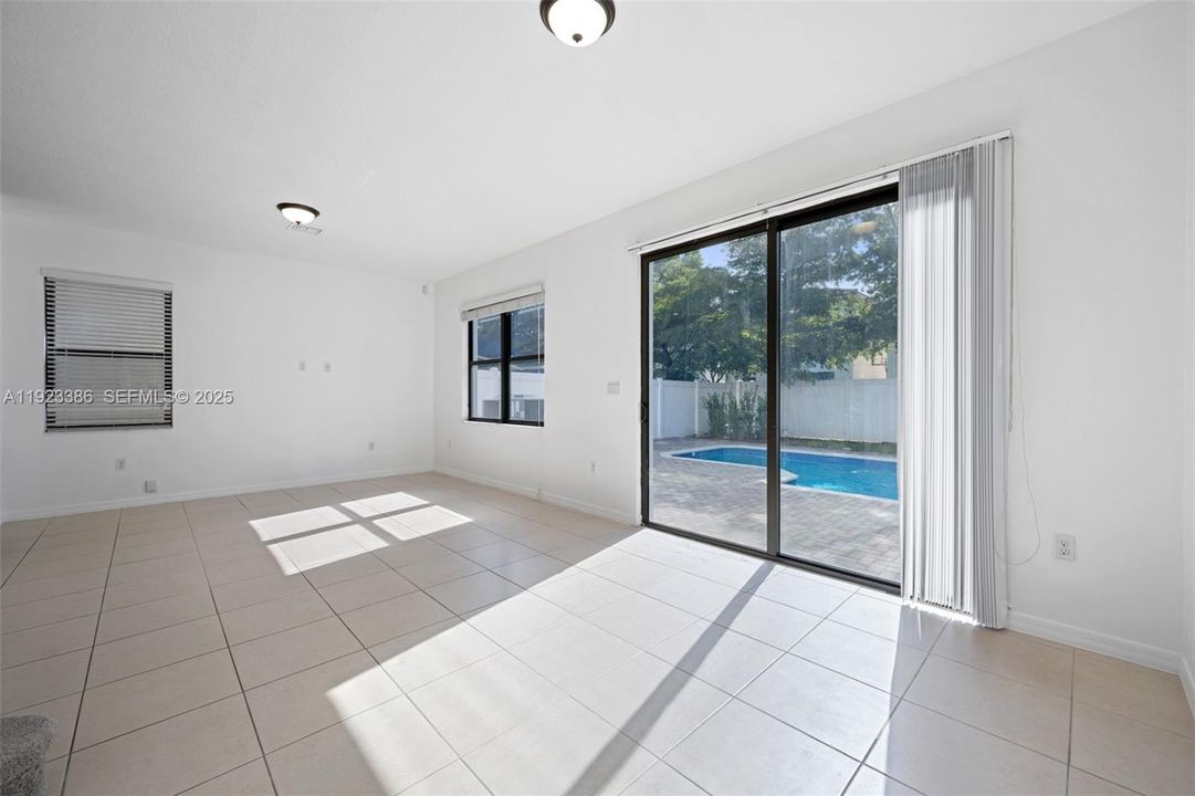 待售: $825,000 (4 贝兹, 2 浴室, 2156 平方英尺)