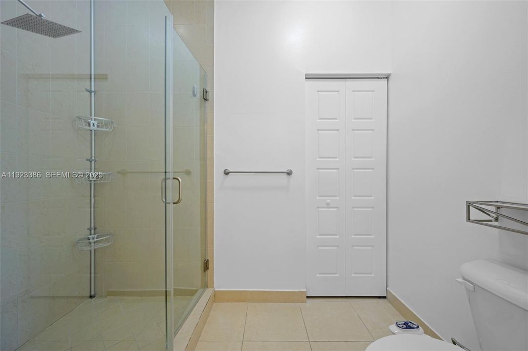 待售: $825,000 (4 贝兹, 2 浴室, 2156 平方英尺)