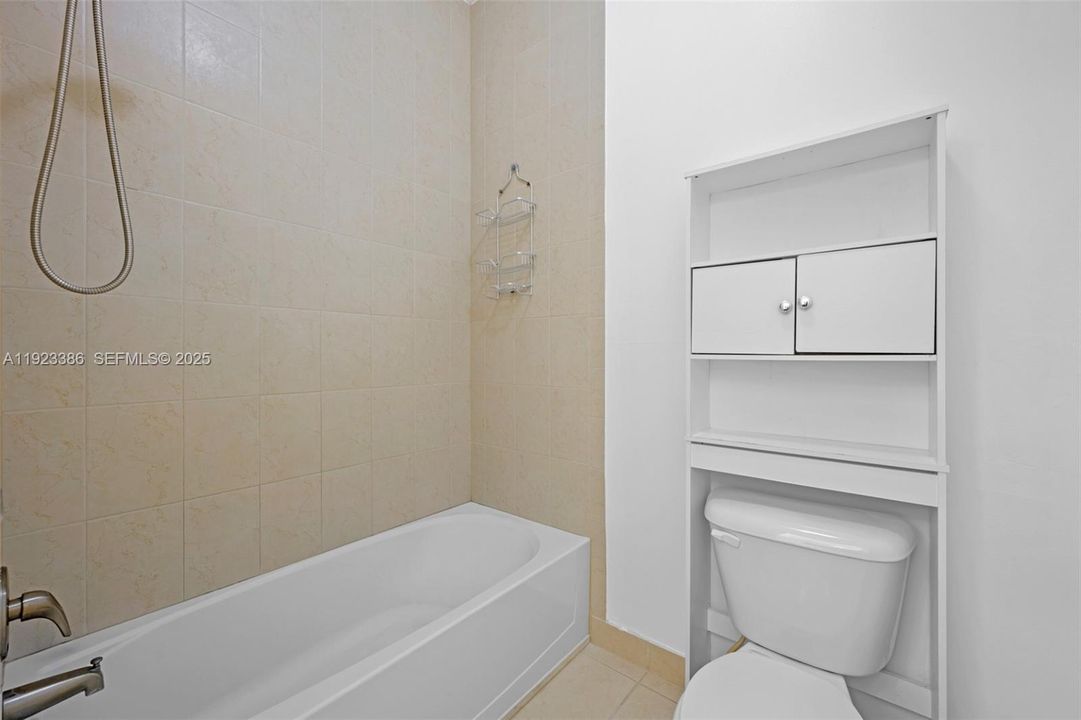 待售: $825,000 (4 贝兹, 2 浴室, 2156 平方英尺)