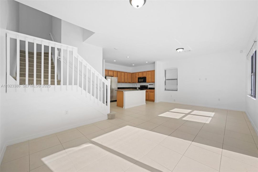 待售: $825,000 (4 贝兹, 2 浴室, 2156 平方英尺)