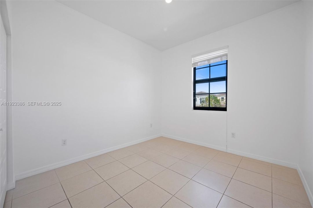 待售: $825,000 (4 贝兹, 2 浴室, 2156 平方英尺)