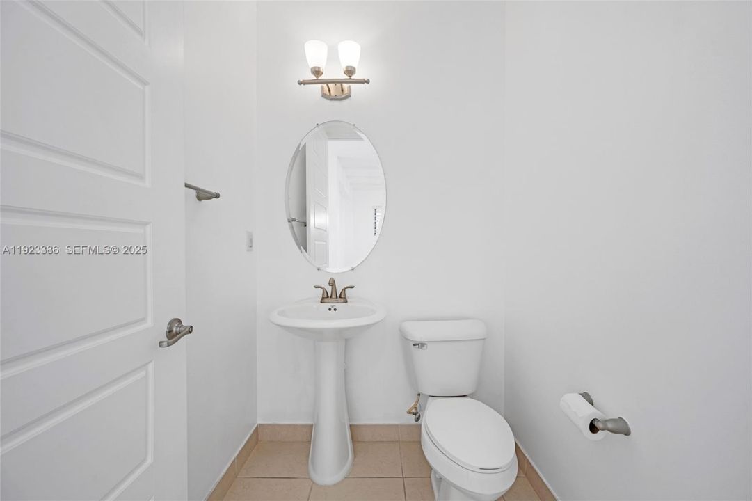 待售: $825,000 (4 贝兹, 2 浴室, 2156 平方英尺)