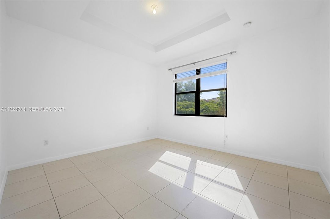 待售: $825,000 (4 贝兹, 2 浴室, 2156 平方英尺)