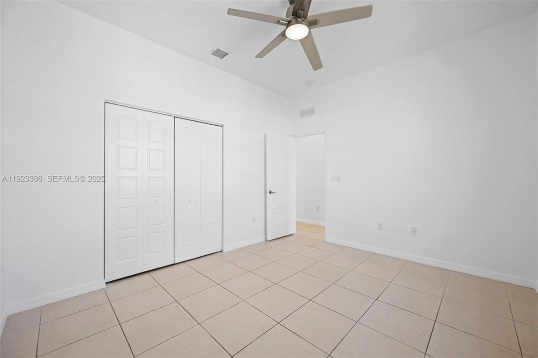 待售: $825,000 (4 贝兹, 2 浴室, 2156 平方英尺)