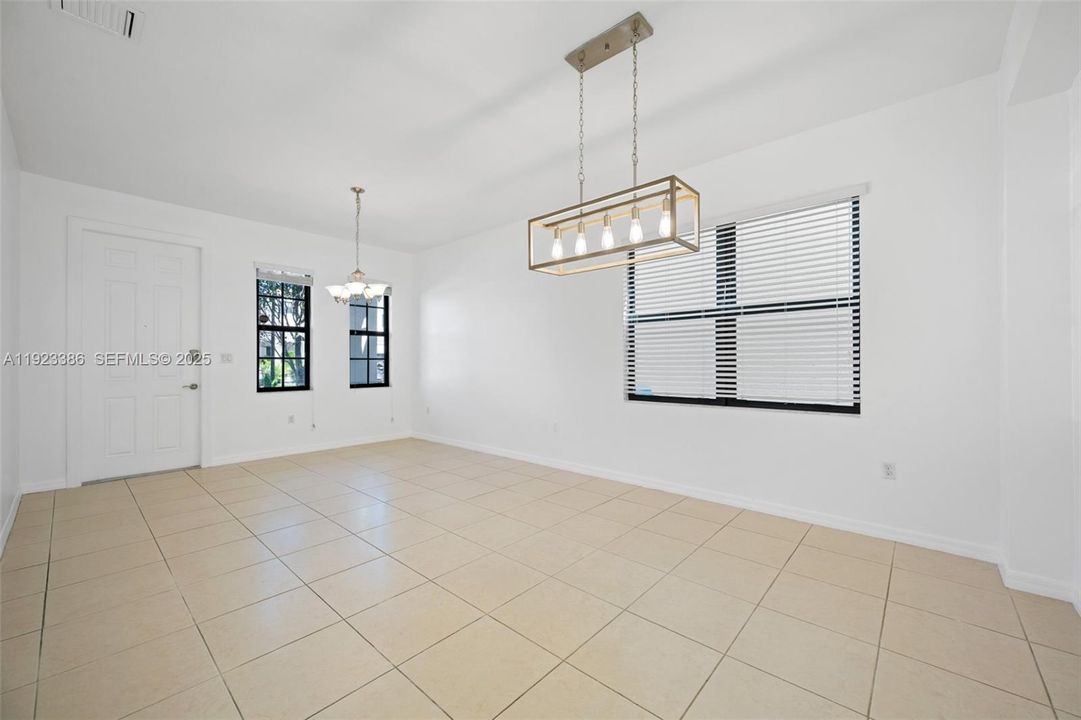 待售: $825,000 (4 贝兹, 2 浴室, 2156 平方英尺)