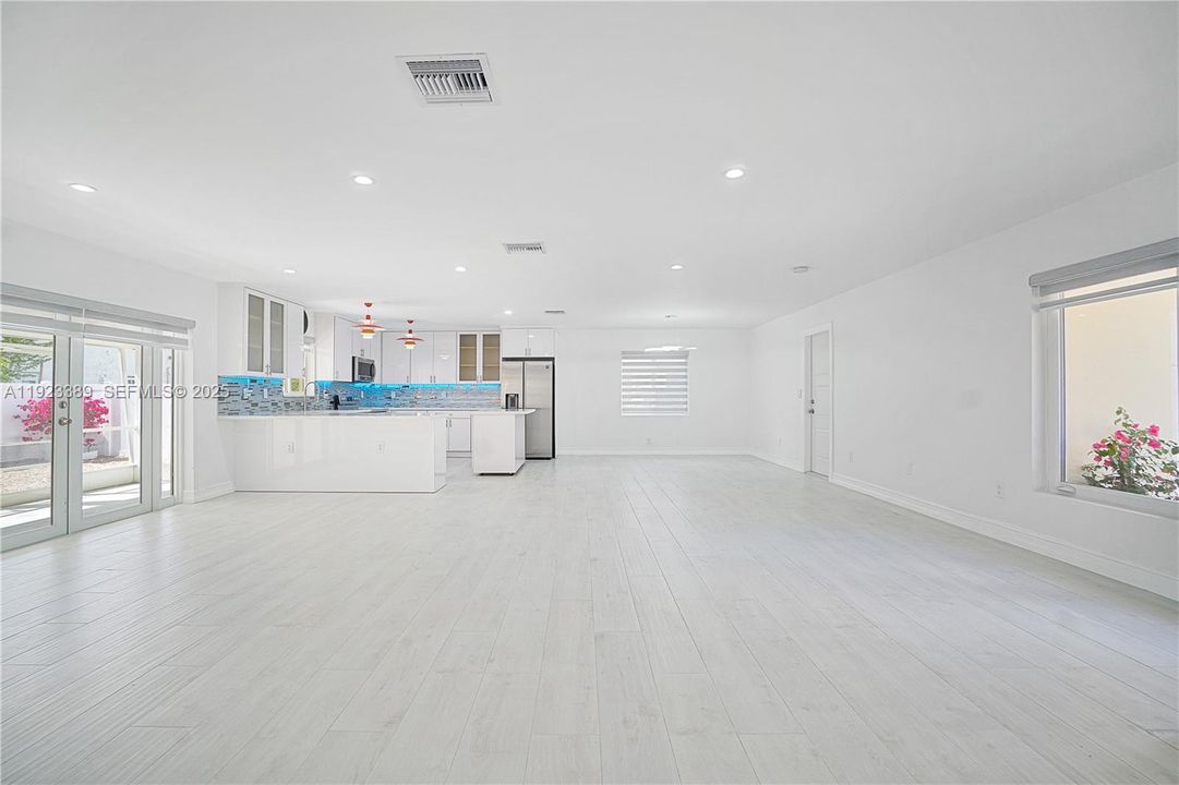 For Rent: $7,500 (3 beds, 2 baths, 1802 Square Feet)