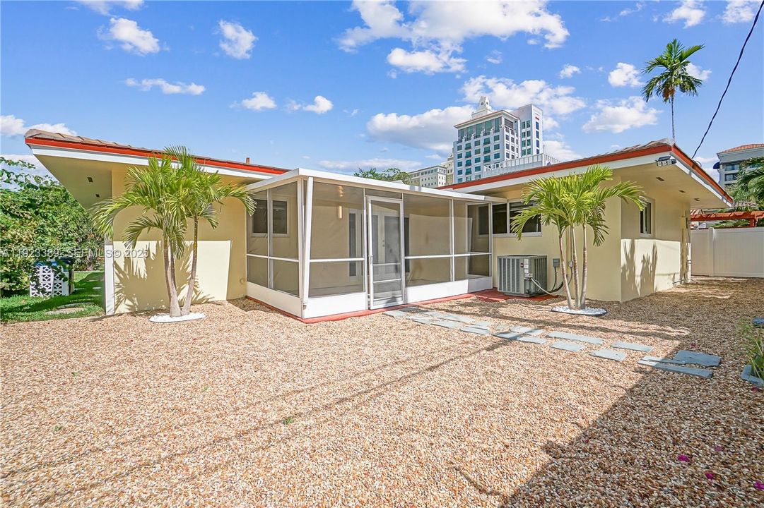 For Rent: $7,500 (3 beds, 2 baths, 1802 Square Feet)