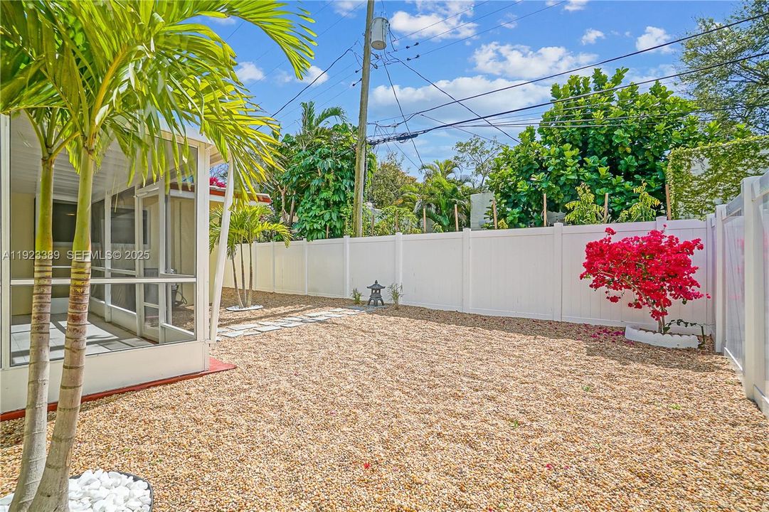 For Rent: $7,500 (3 beds, 2 baths, 1802 Square Feet)