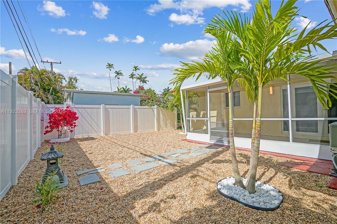 For Rent: $7,500 (3 beds, 2 baths, 1802 Square Feet)