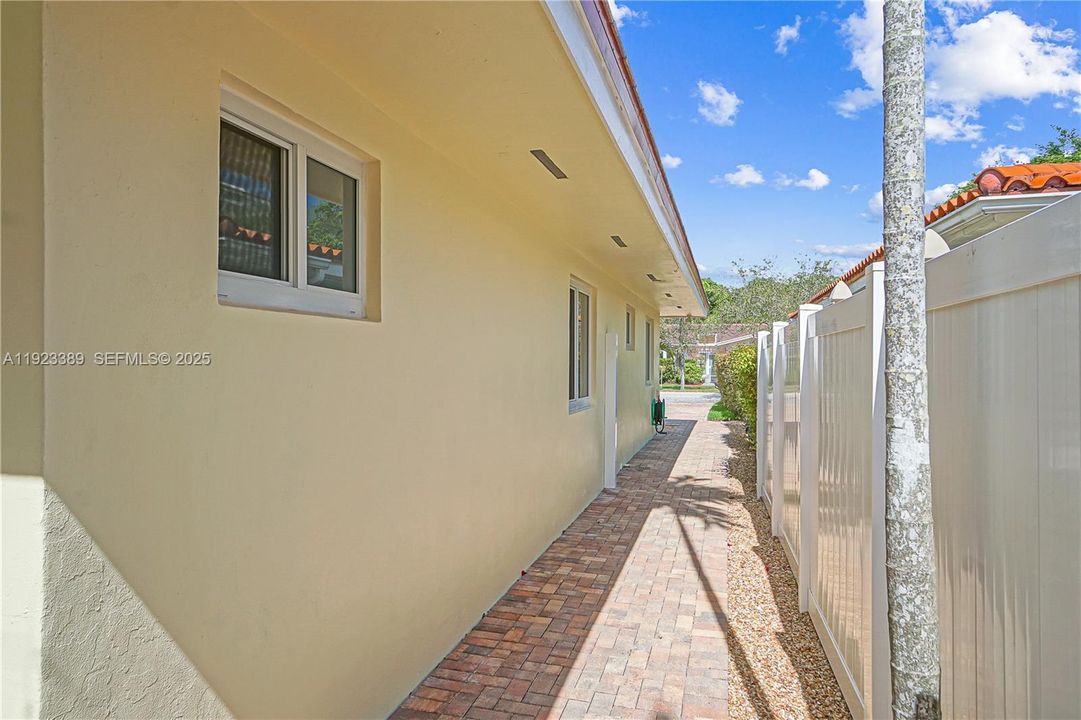 For Rent: $7,500 (3 beds, 2 baths, 1802 Square Feet)