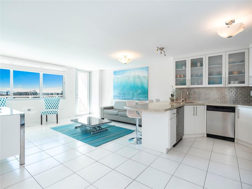 Под контрактом: $2,600 (2 спален, 2 ванн, 912 Квадратных фут)