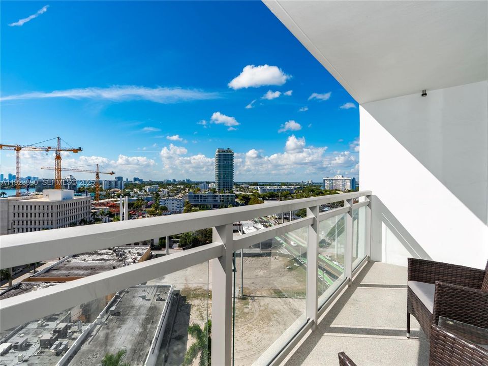 Под контрактом: $2,600 (2 спален, 2 ванн, 912 Квадратных фут)