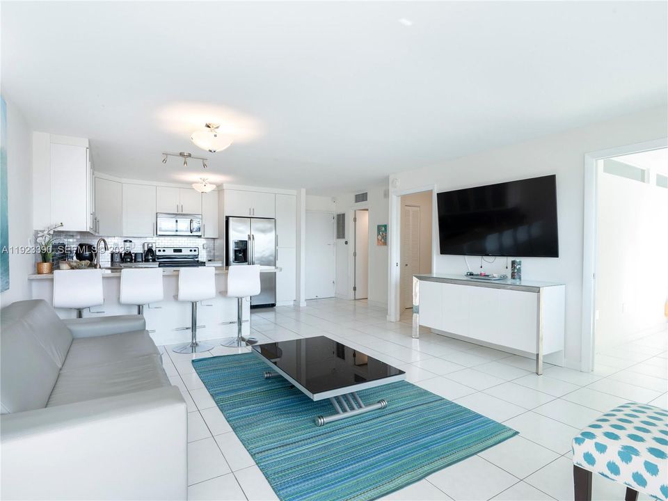 Под контрактом: $2,600 (2 спален, 2 ванн, 912 Квадратных фут)