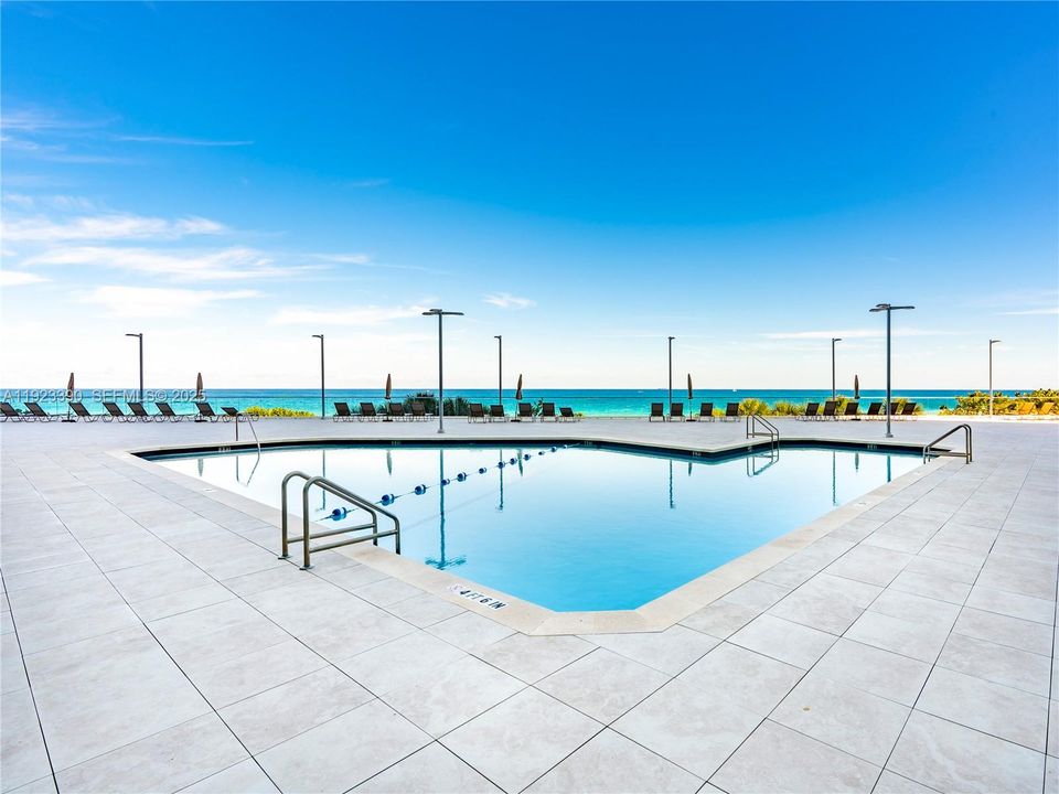 Под контрактом: $2,600 (2 спален, 2 ванн, 912 Квадратных фут)