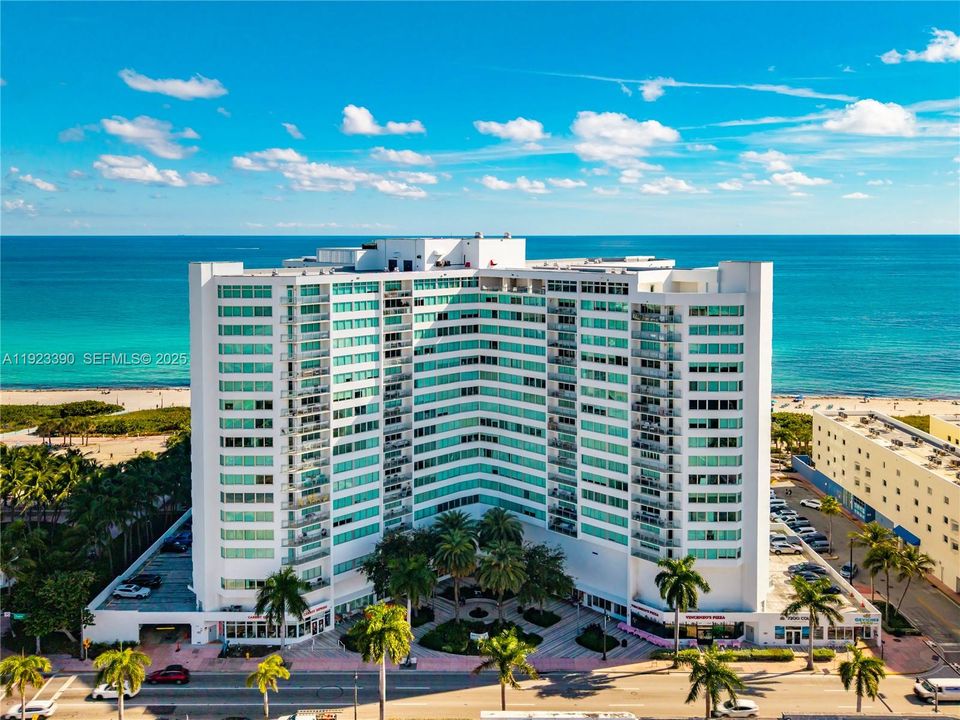 Под контрактом: $2,600 (2 спален, 2 ванн, 912 Квадратных фут)