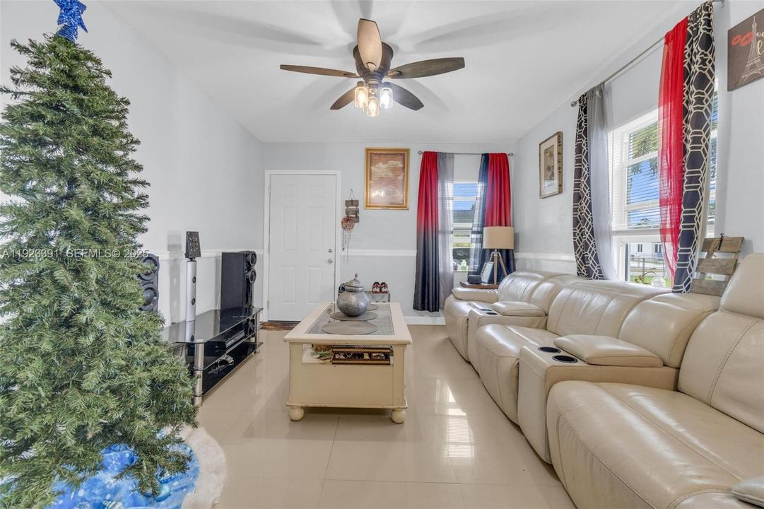 En Venta: $399,990 (3 camas, 1 baños, 864 Pies cuadrados)