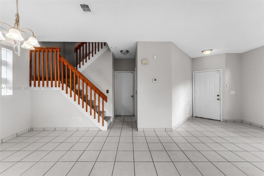 En Venta: $550,000 (3 camas, 2 baños, 1568 Pies cuadrados)