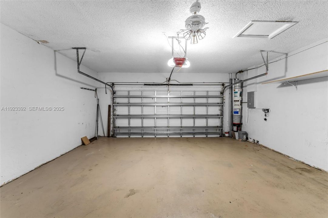 En Venta: $550,000 (3 camas, 2 baños, 1568 Pies cuadrados)