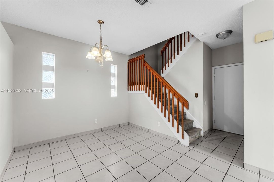 En Venta: $550,000 (3 camas, 2 baños, 1568 Pies cuadrados)