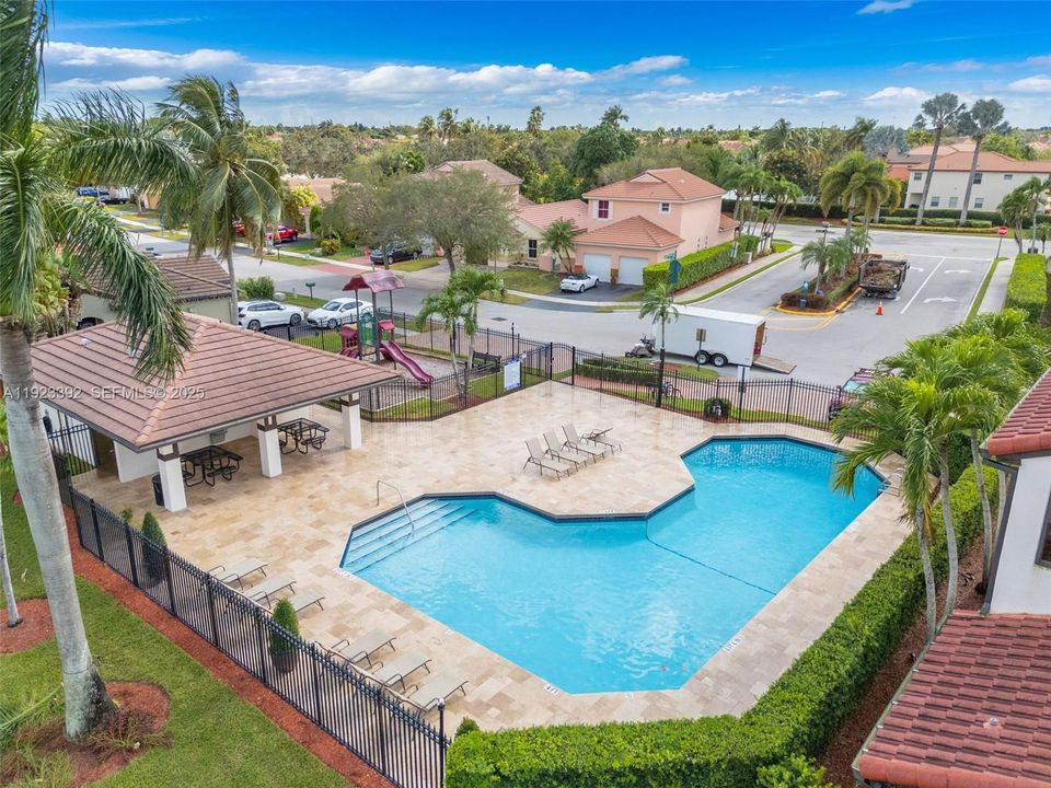 En Venta: $550,000 (3 camas, 2 baños, 1568 Pies cuadrados)