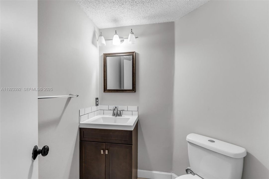 En Venta: $550,000 (3 camas, 2 baños, 1568 Pies cuadrados)