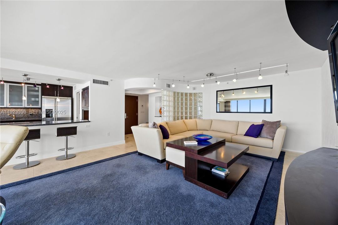 待售: $1,385,000 (2 贝兹, 2 浴室, 1597 平方英尺)