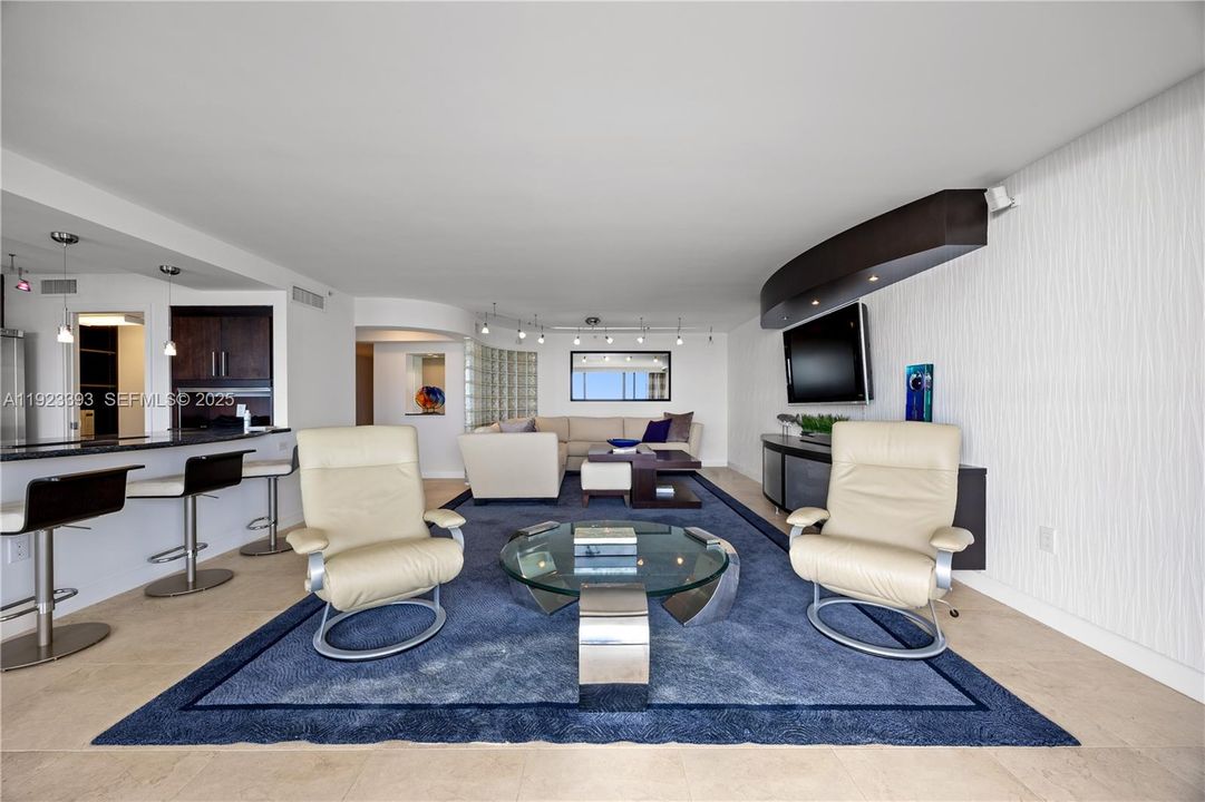 待售: $1,385,000 (2 贝兹, 2 浴室, 1597 平方英尺)