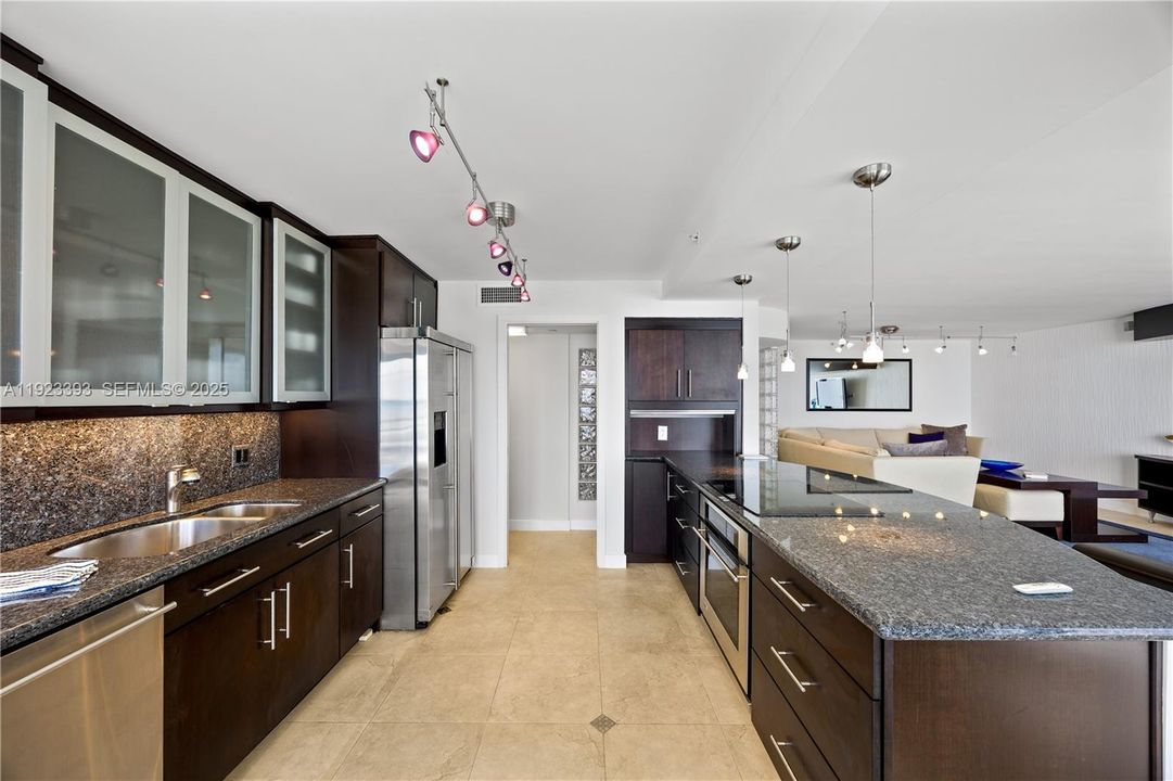 待售: $1,385,000 (2 贝兹, 2 浴室, 1597 平方英尺)