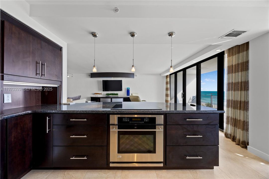 待售: $1,385,000 (2 贝兹, 2 浴室, 1597 平方英尺)