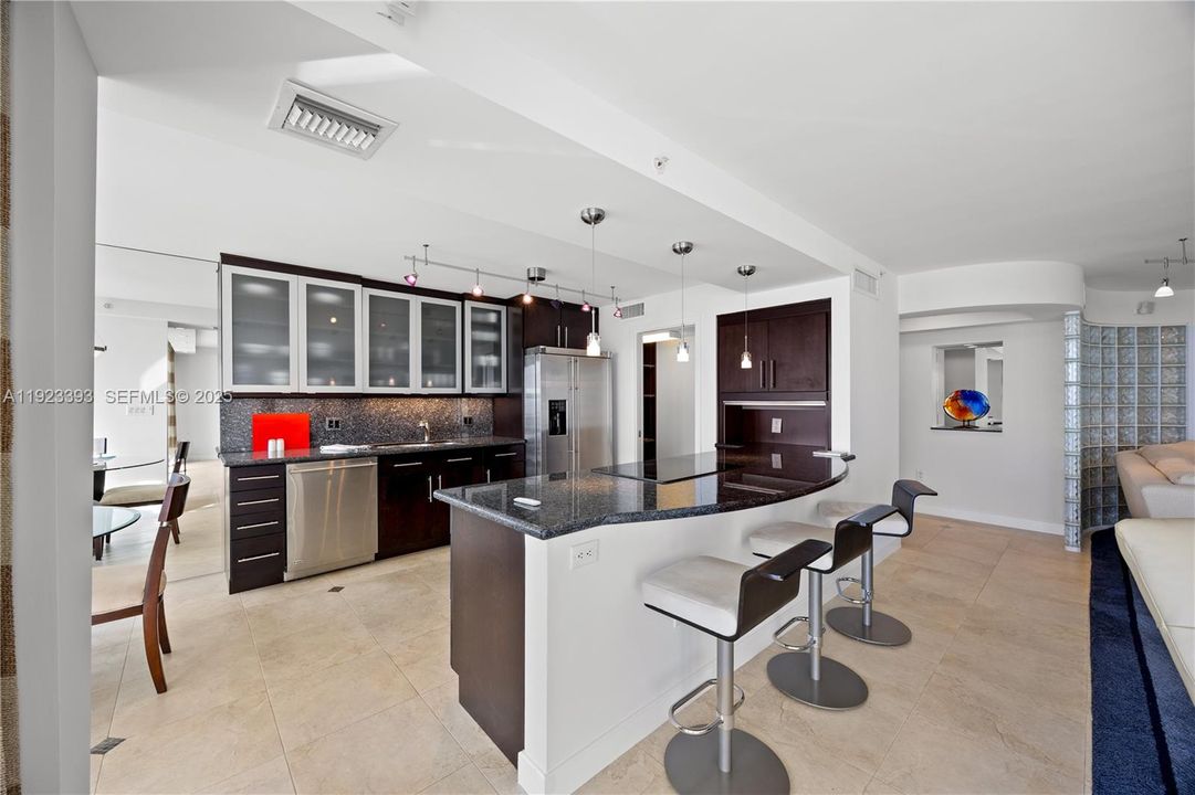 待售: $1,385,000 (2 贝兹, 2 浴室, 1597 平方英尺)